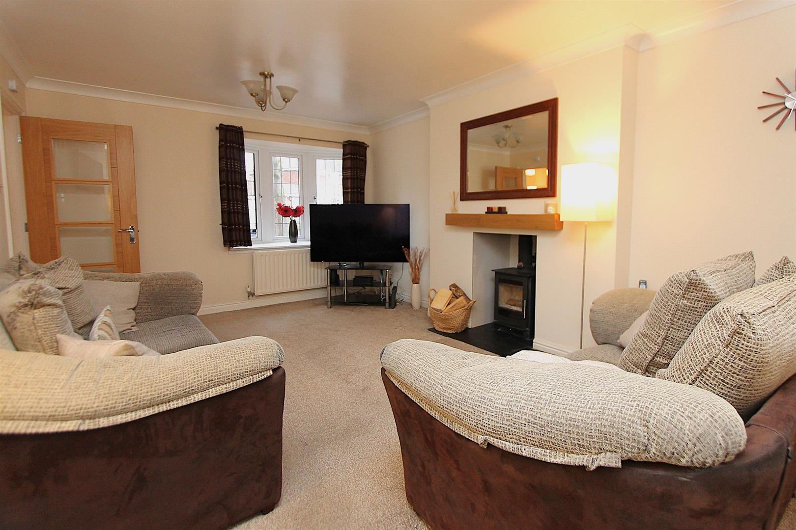4 bed property in Poplar Crescent, Stourbridge